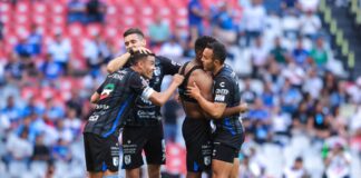 Querétaro triunfa en el Azteca