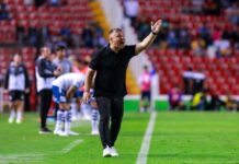 Difícil en el futbol actual jugar con un hombre menos: Mauro Gerk