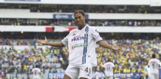 El día que Ronaldinho goleó al América en el Azteca