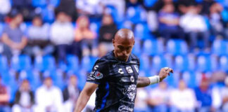 Los Gallos Consiguen su Primera Victoria del Torneo