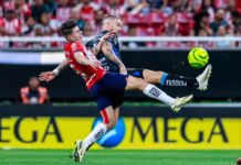 Las chivas silencian al Gallo en el Akron