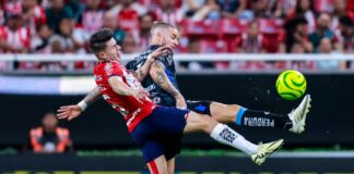 Las chivas silencian al Gallo en el Akron