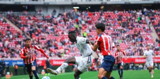 Chivas vence a Gallos Blancos y mantiene el liderato en la Liga MX Chivas vence a Gallos Blancos y mantiene el liderato en la Liga MX