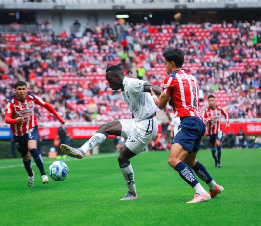 Chivas vence a Gallos Blancos y mantiene el liderato en la Liga MX Chivas vence a Gallos Blancos y mantiene el liderato en la Liga MX