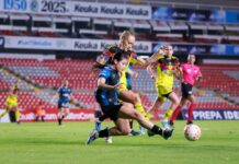 Gallos Femenil pierde ante América en un duelo de aves.